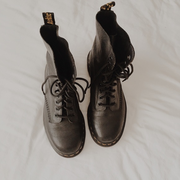 Dr. Martens Shoes - Dr martens!! New! Black! 10 eye!!